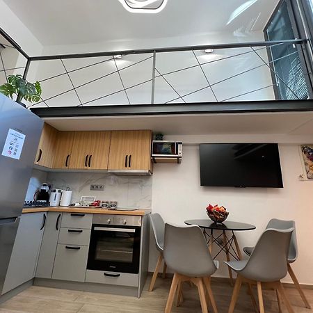 City Center Loft With Private Parking Kavala Bagian luar foto