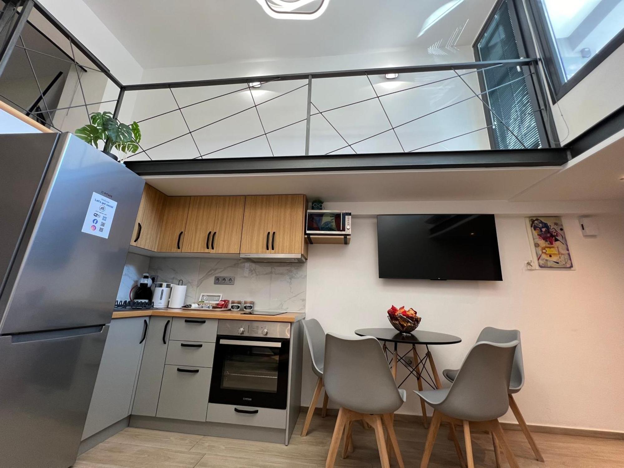 City Center Loft With Private Parking Kavala Bagian luar foto
